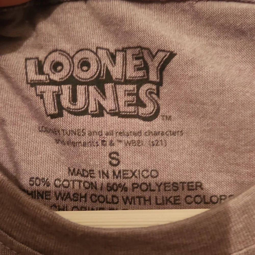 Looney Tunes T Shirt size Small. Multicolor - Picture 2 of 4